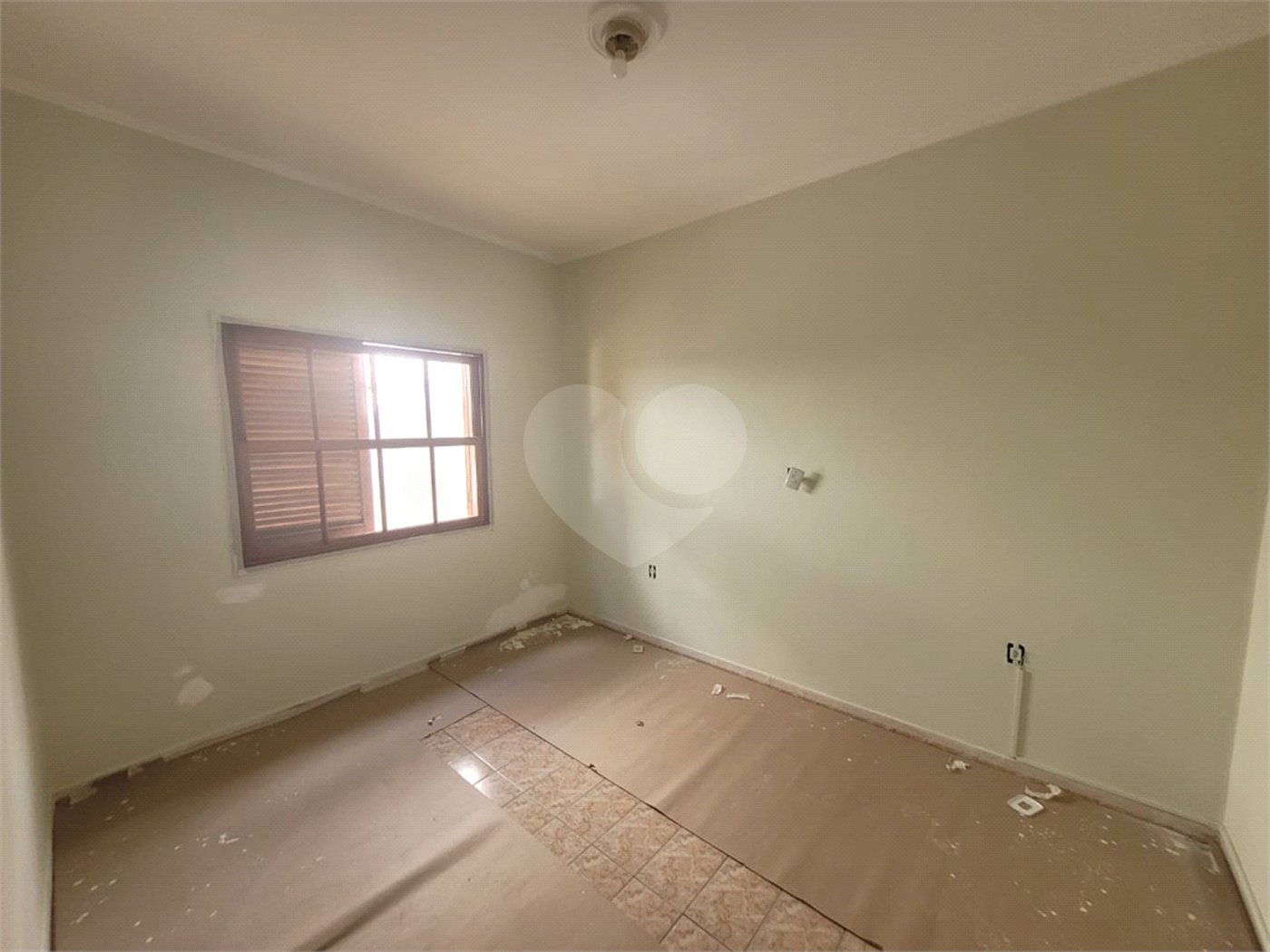 Sobrado à venda com 4 quartos, sendo 1 suíte,  em Jardim Itamaracá, Indaiatuba, SP