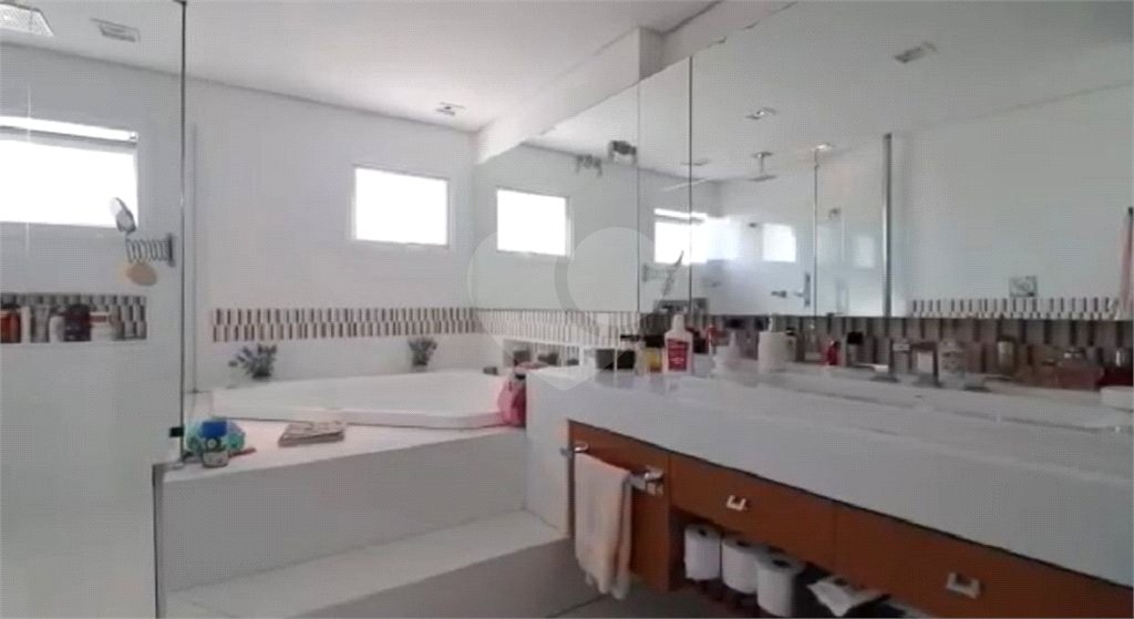 Casa à venda com 5 suítes no condomínio Parque Arco Iris, Atibaia - SP