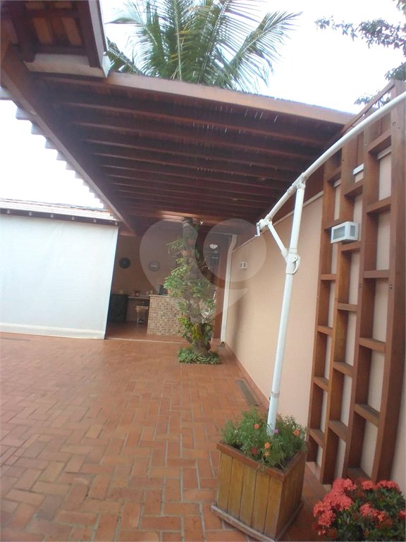 Casa à venda com 4 quartos, sendo 2 suítes, em Jardim Adalgisa, Araraquara, SP