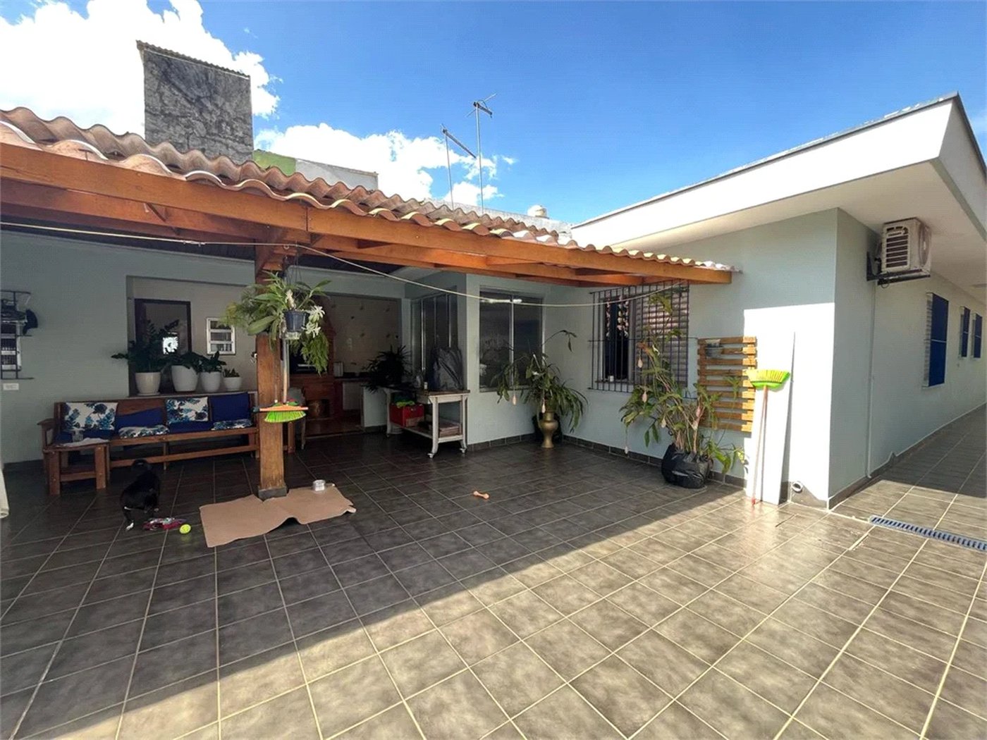 Casa à venda com 3 quartos, sendo 1 suíte,  em Jardim Casablanca, São Paulo, SP
