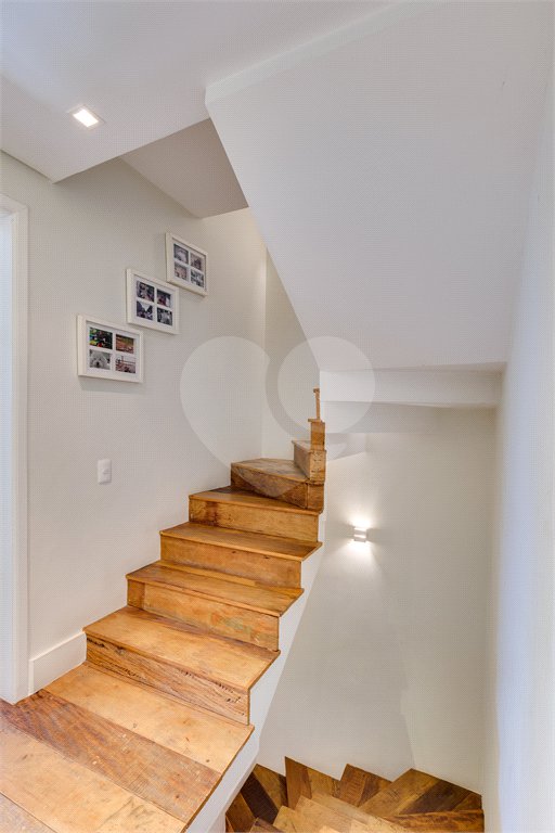 Casa à venda com 4 quartos, sendo 3 suítes, no condomínio Vila Hípica, São Paulo - SP