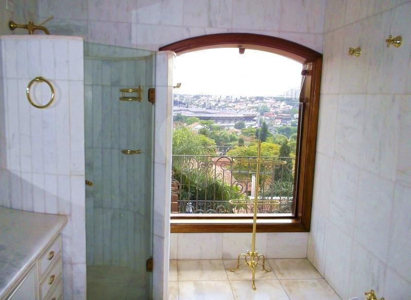 Sobrado à venda com 4 quartos, sendo 2 suítes, em Jardim Leonor, São Paulo, SP