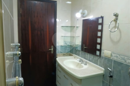 Sobrado à venda com 4 quartos, sendo 1 suíte, em Interlagos, São Paulo, SP