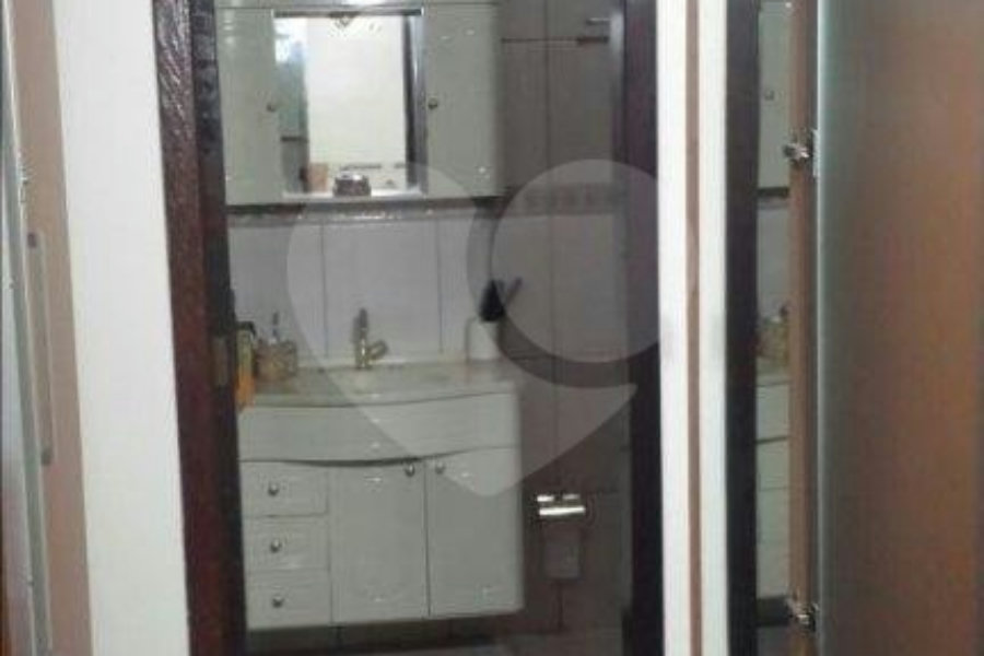 Casa à venda com 3 quartos, sendo 1 suíte, no condomínio Jardim das Pedras, São Paulo - SP