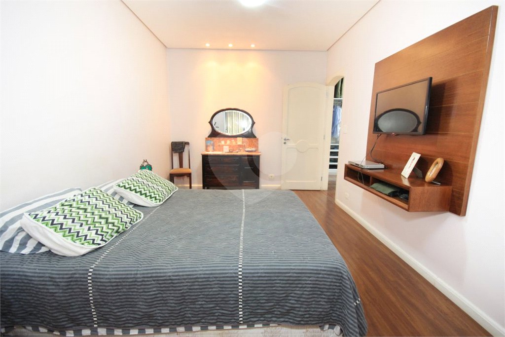 Sobrado à venda com 5 quartos, sendo 3 suítes, em Brooklin Velho, São Paulo, SP