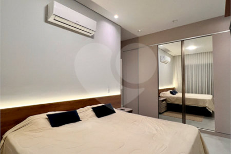 Casa à venda com 3 suítes no condomínio Residencial Mont'alcino, Valinhos - SP