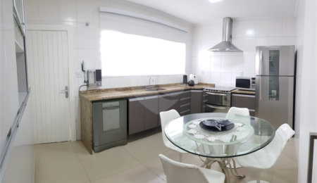 Casa Térrea à venda com 3 quartos, sendo 2 suítes,  em Vila Galvão, Guarulhos, SP