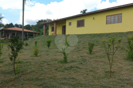 Chácara à venda com 4 quartos, sendo 1 suíte,  em Loteamento Quinta da Mata, Ibiúna, SP