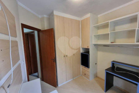 Casa à venda ou para alugar com 3 quartos, sendo 1 suíte,  em Bosque da Saúde, São Paulo, SP