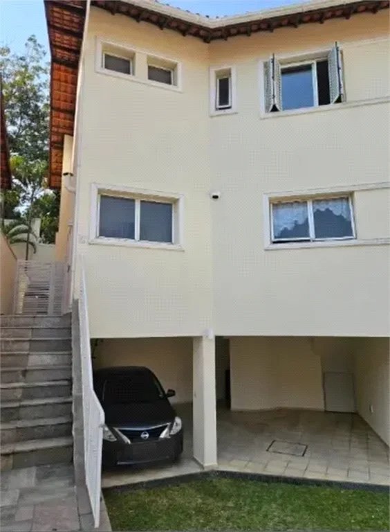 Casa à venda com 3 quartos, sendo 2 suítes, no condomínio Vila Borghese, São Paulo - SP