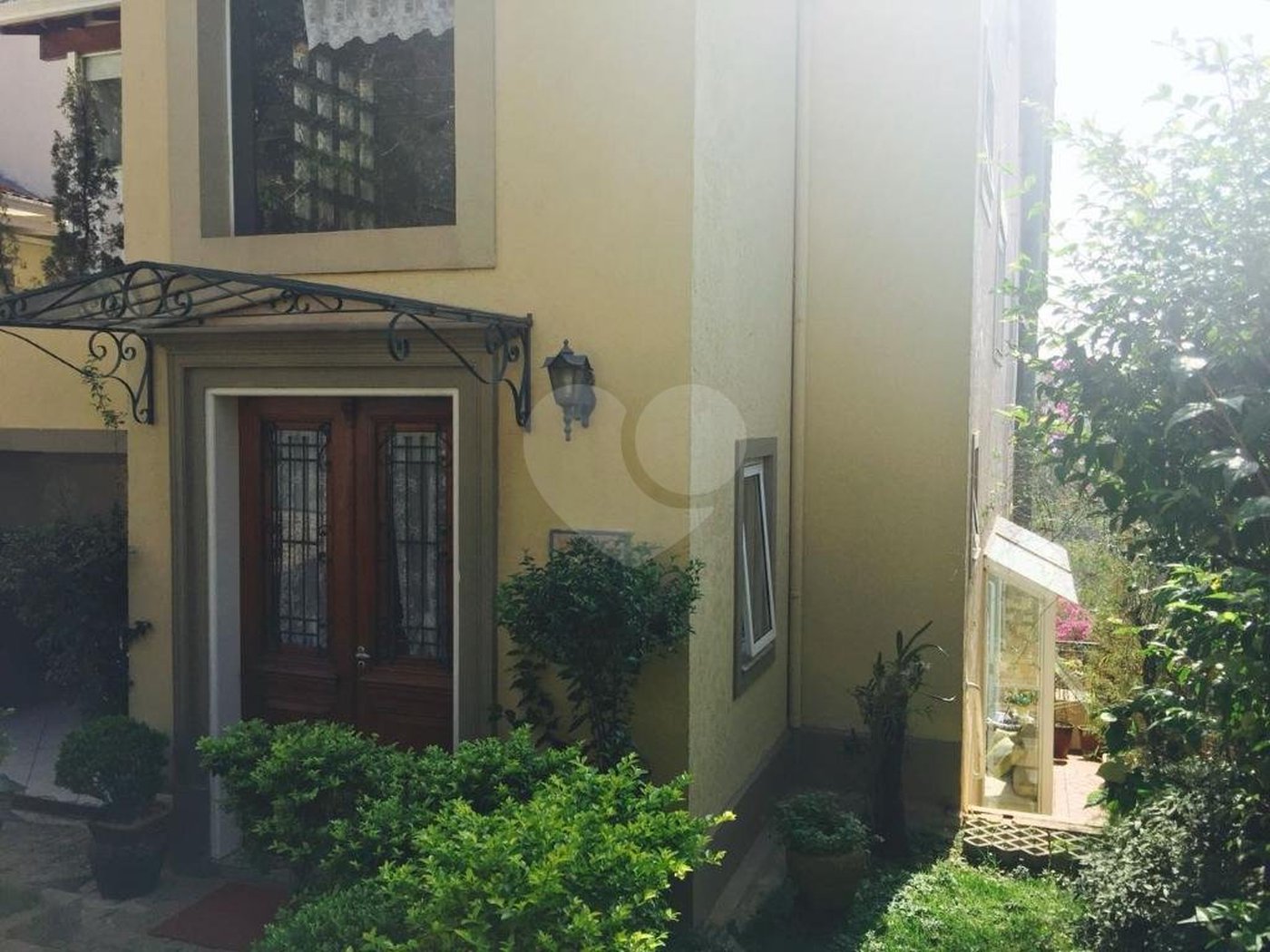 Casa à venda com 5 quartos, sendo 4 suítes, no condomínio Jardim Vitória Régia, São Paulo - SP