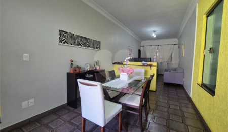 Casa à venda com 4 quartos, sendo 1 suíte,  em Vila Paulo Silas, São Paulo, SP