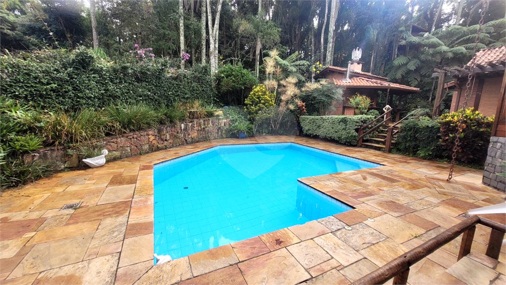 Casa à venda ou para alugar com 3 quartos, sendo 1 suíte, no condomínio Associação Reserva das Hortênsias, Mairiporã - SP