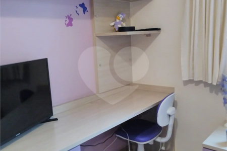 Casa à venda com 3 quartos, sendo 1 suíte, no condomínio Moradas do Horto, São Paulo - SP