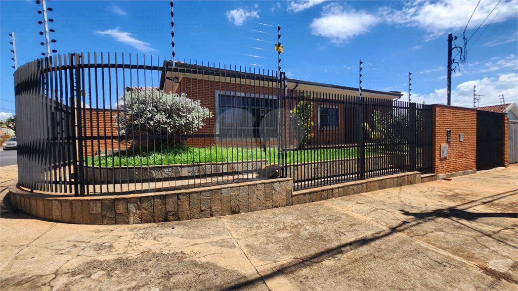 Casa à venda com 3 quartos, sendo 2 suítes, em Jardim Europa (vila Xavier), Araraquara, SP