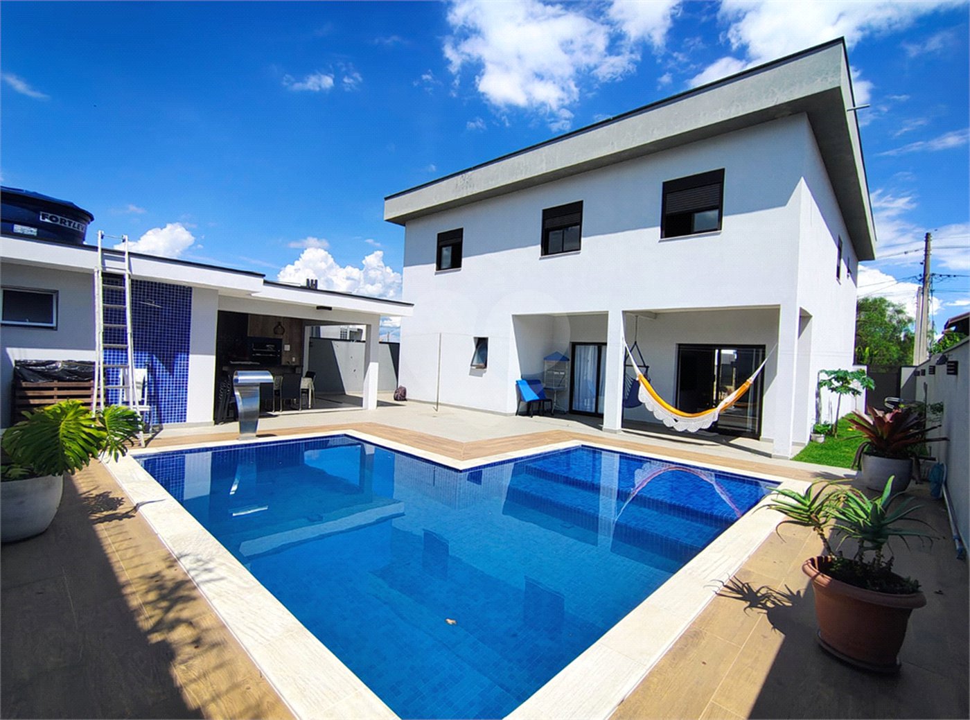 Casa à venda com 5 quartos, sendo 2 suítes, no condomínio Terras de Jundiaí, Jundiaí - SP
