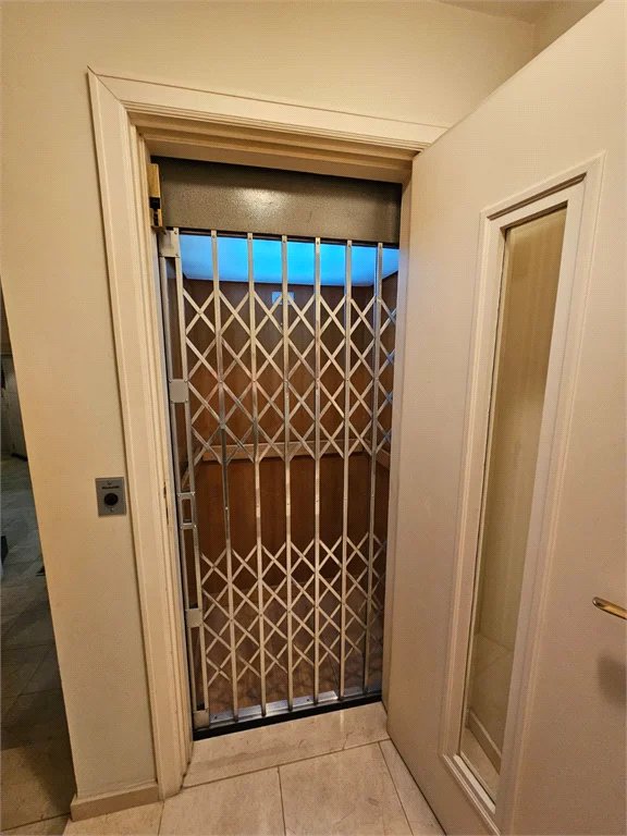 Casa à venda com 3 quartos, sendo 2 suítes, no condomínio La Vilette, São Paulo - SP