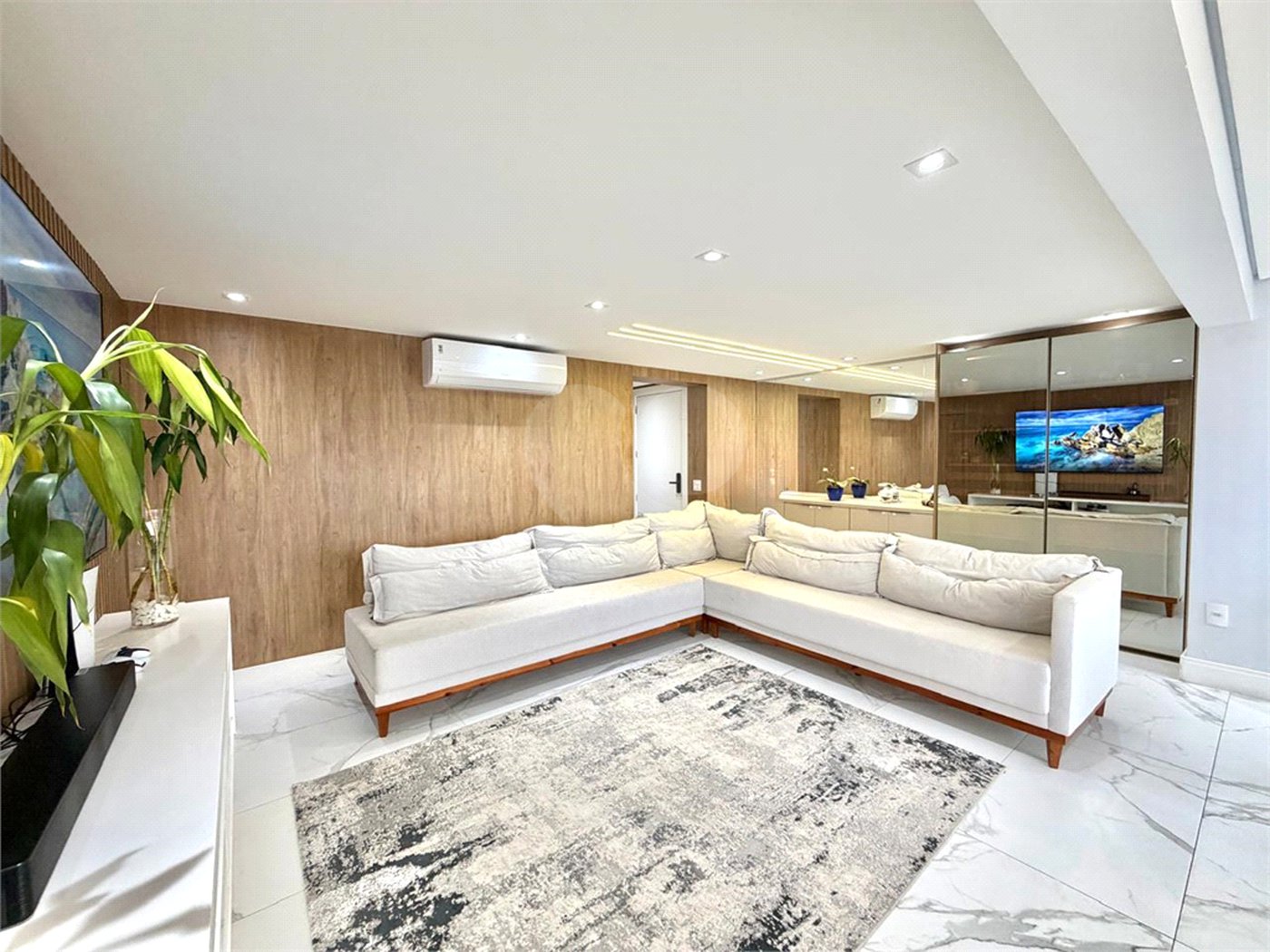 Apartamento à venda com 3 suítes em Vila Regente Feijó, São Paulo, SP