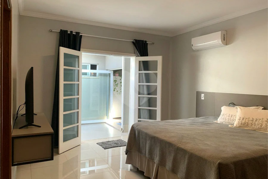 Linda Casa à Venda no Bairro Santa Rosa, na cidade de Piracicaba-SP.