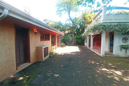 Casa à venda com 3 quartos, sendo 1 suíte,  no condomínio Estância Marambaia, Vinhedo - SP