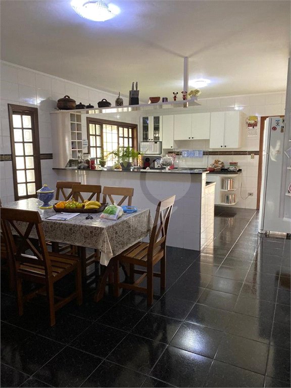 Casa à venda com 4 quartos, sendo 1 suíte, no Centro, Bom Jesus dos Perdões, SP