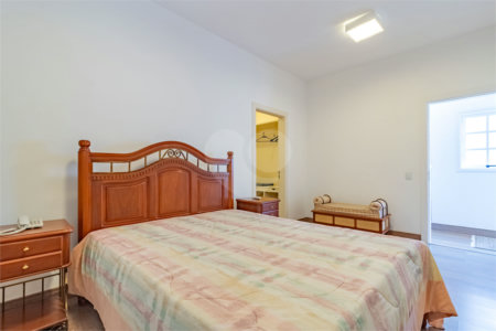 Casa à venda com 7 quartos, sendo 5 suítes,  em Morumbi, São Paulo, SP