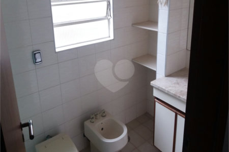 Sobrado à venda com 4 quartos, sendo 3 suítes, em Interlagos, São Paulo, SP