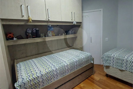 Sobrado à venda com 3 quartos, sendo 1 suíte, em Vila Nova Socorro, Mogi das Cruzes, SP