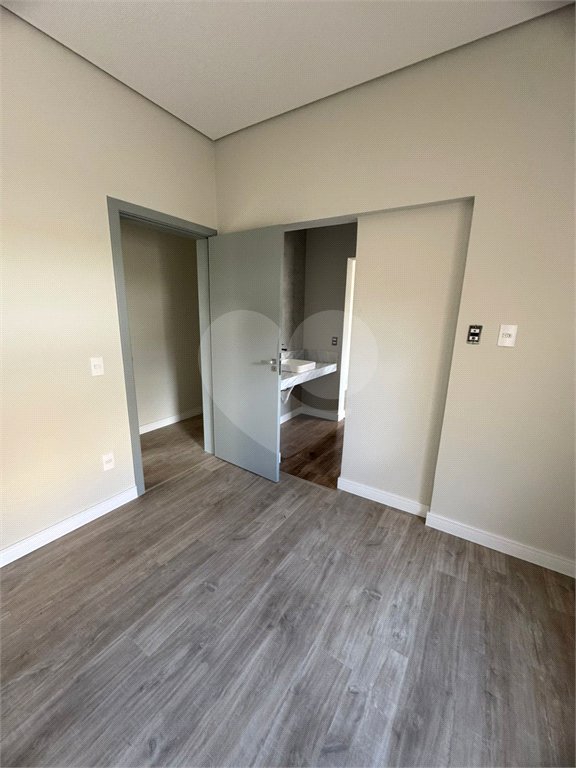 Casa à venda com 3 quartos, sendo 1 suíte, no condomínio Reserva Central Parque, Salto - SP
