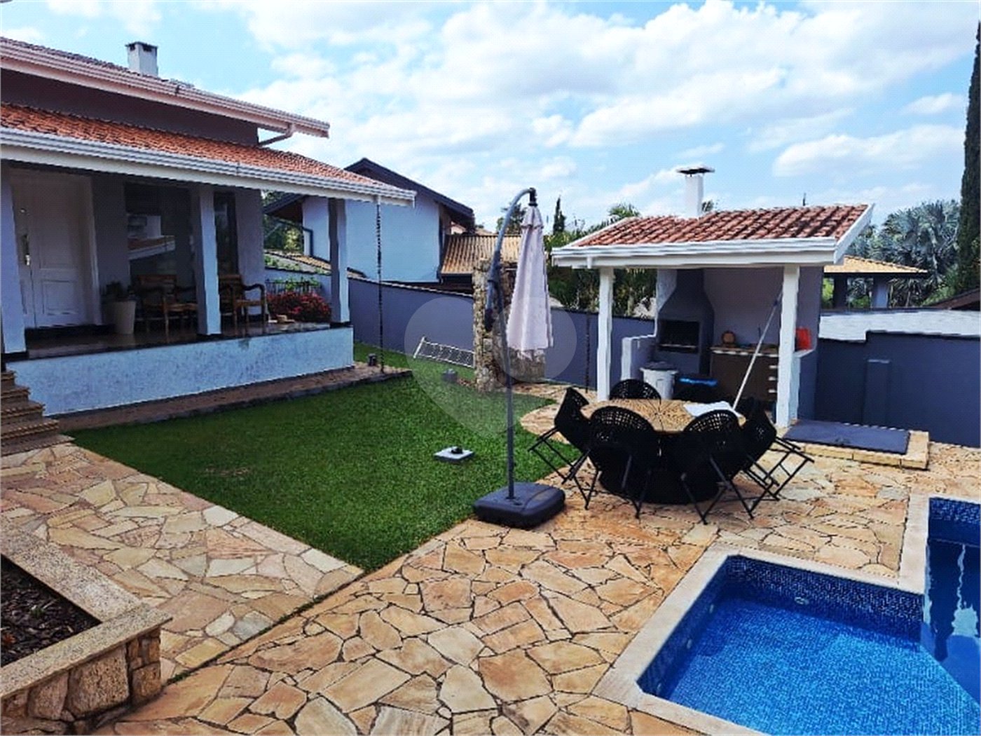 Casa à venda com 3 suítes no condomínio Vinhas da Vista Alegre Sede, Vinhedo - SP
