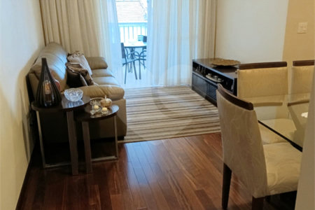 Apartamento na Região da Mooca. Excelente Localização com 3 Dormitórios sendo 1 Suíte e 2 Vagas de Garagem
