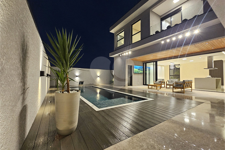 Casa à venda com 4 suítes no condomínio Villas do Jaguari, Santana de Parnaíba - SP