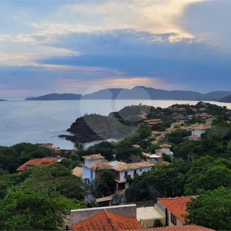 Casa à venda com 5 quartos, sendo 4 suítes,  em Albatroz, Armação dos Búzios, RJ