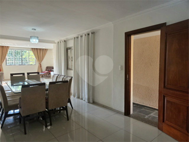 Sobrado à venda com 3 quartos, sendo 2 suítes,  em Cupecê, São Paulo, SP
