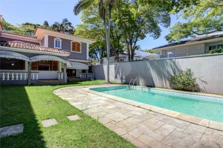 Casa à venda com 5 quartos, sendo 3 suítes, em Alto da Boa Vista, São Paulo, SP