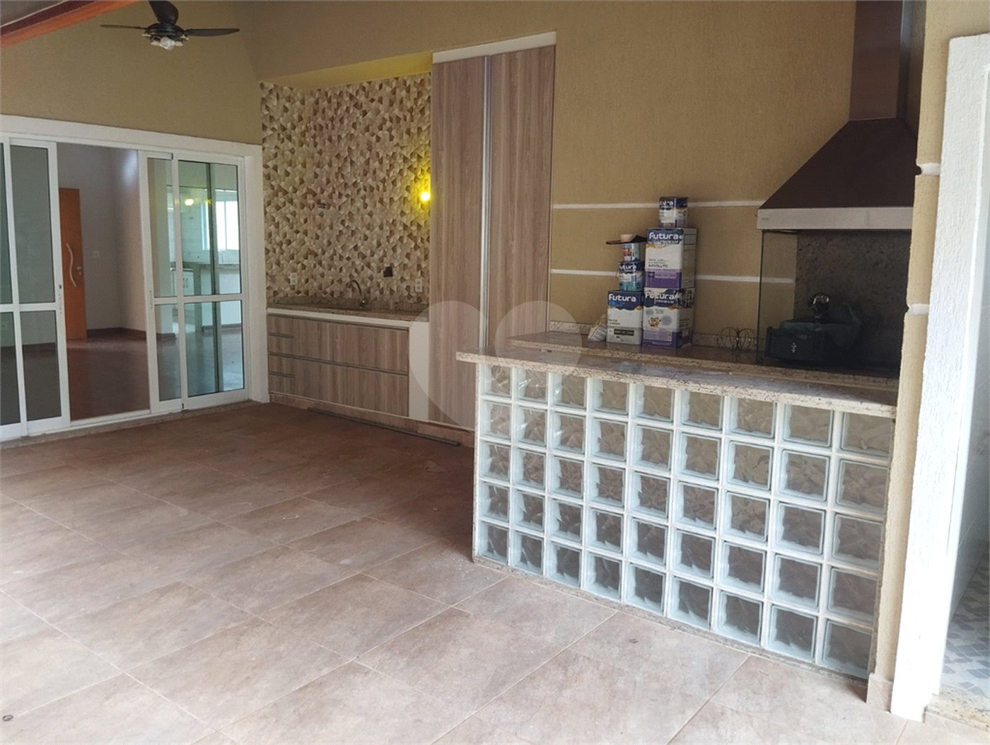 Casa à venda com 3 quartos, sendo 1 suíte,  no condomínio Vila Aracoara, Araraquara - SP