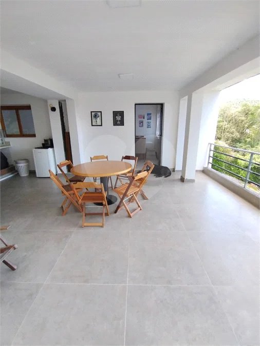 Casa à venda ou para alugar com 3 quartos, sendo 1 suíte, no condomínio Alpes da Cantareira, Mairiporã - SP