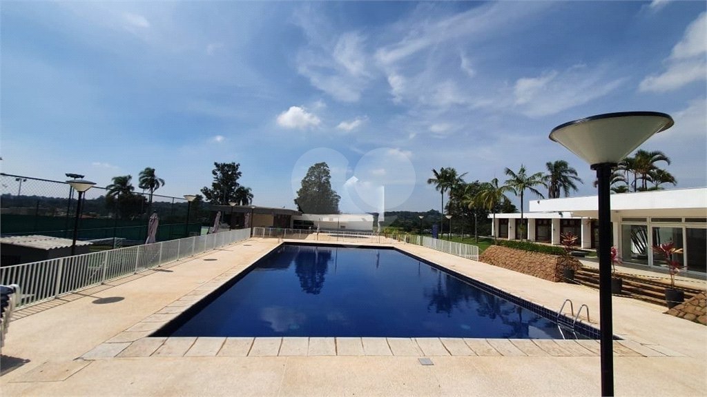 Casa à venda com 4 quartos, sendo 3 suítes,  no condomínio Vintage, Cotia - SP