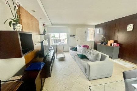 Casa à venda com 4 quartos, sendo 2 suítes, no condomínio Narandiba 23, São Paulo - SP