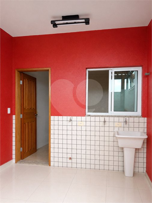 Sobrado à venda com 3 quartos, sendo 1 suíte,  em Vila Linda, Santo André, SP