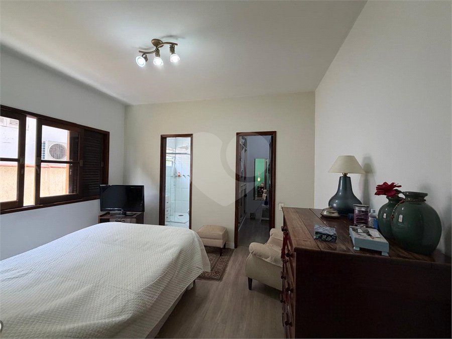 Casa à venda com 4 quartos, sendo 1 suíte, no condomínio Taquaral, São Paulo - SP