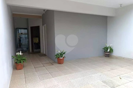 Sobrado à venda com 3 quartos, sendo 1 suíte, em Jardim Karolyne, Votorantim, SP