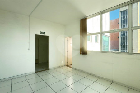 Prédio para alugar no Centro, Poá, SP