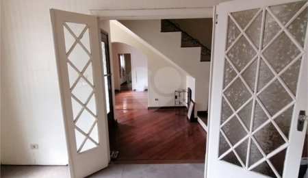 Sobrado à venda com 5 quartos, sendo 1 suíte,  em Vila Mariana, São Paulo, SP