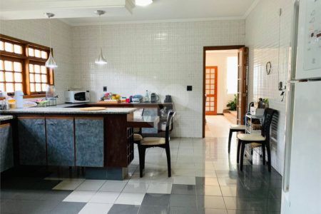 Sobrado à venda com 4 quartos, sendo 3 suítes, em Interlagos, São Paulo, SP