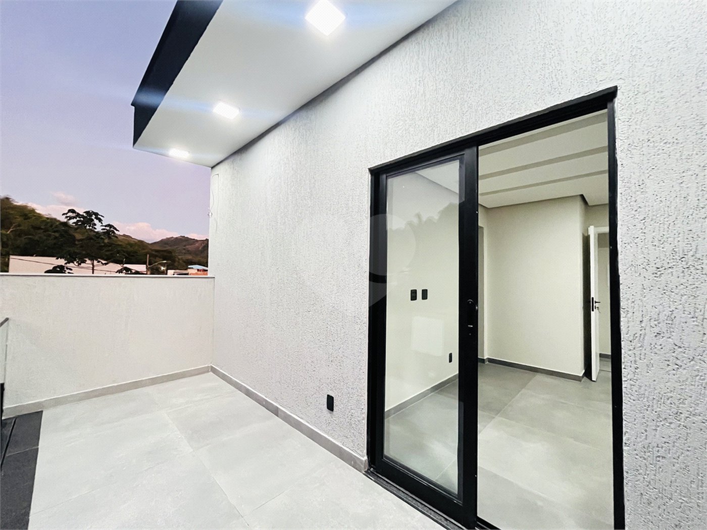 Casa à venda com 3 quartos, sendo 1 suíte, no condomínio Vale dos Sonhos 2, Rio de Janeiro - RJ