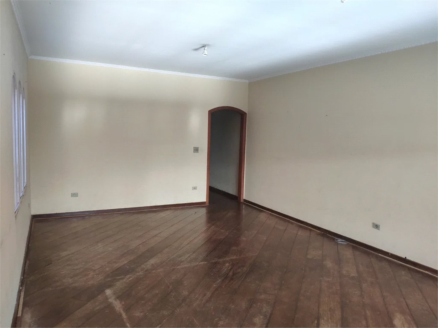 Casa à venda com 5 quartos, sendo 1 suíte, em Jaguaré, São Paulo, SP