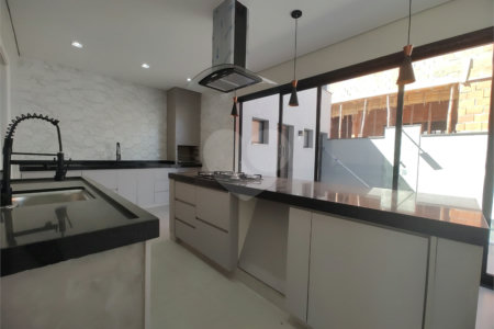 Casa à venda com 3 suítes no condomínio Terras de São Francisco, Sorocaba - SP