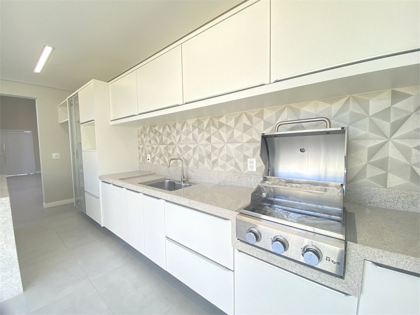 Casa à venda com 3 quartos, sendo 1 suíte, no condomínio Reserva Central Parque, Salto - SP