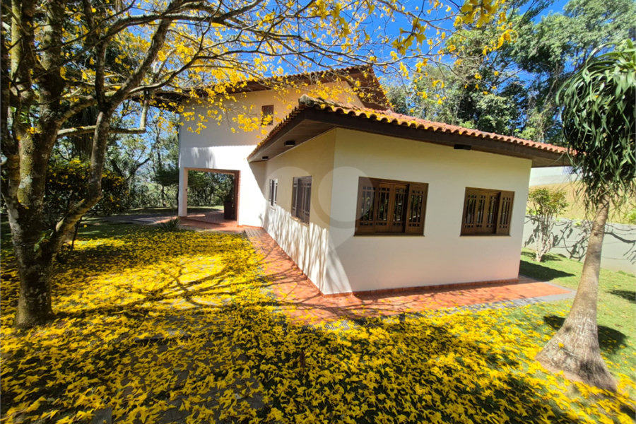 Casa à venda com 4 quartos, sendo 2 suítes, no condomínio Alpes da Cantareira, Mairiporã - SP